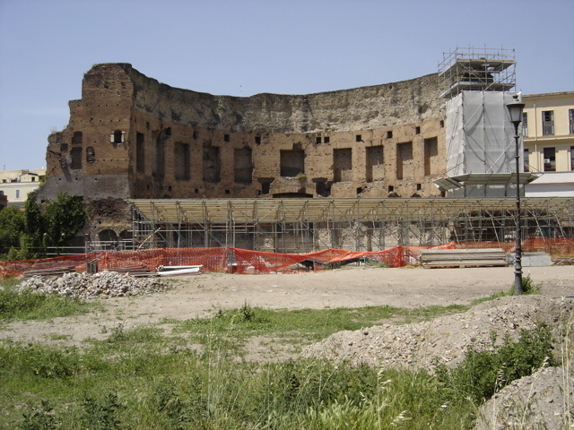 かつてのネロの黄金宮殿ドムス アウレアの敷地に建てられたトラヤヌス浴場 ローマの帝政前期のローマ建築の代表例 ローマ皇帝ガリエヌス 悲劇の改革皇帝