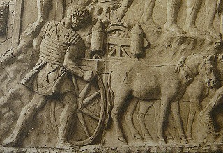 代表的なローマの観光名所の一つである 二度のダキア戦争への勝利を彫らせたトラヤヌスの記念柱 ローマ皇帝ガリエヌス 悲劇の改革皇帝